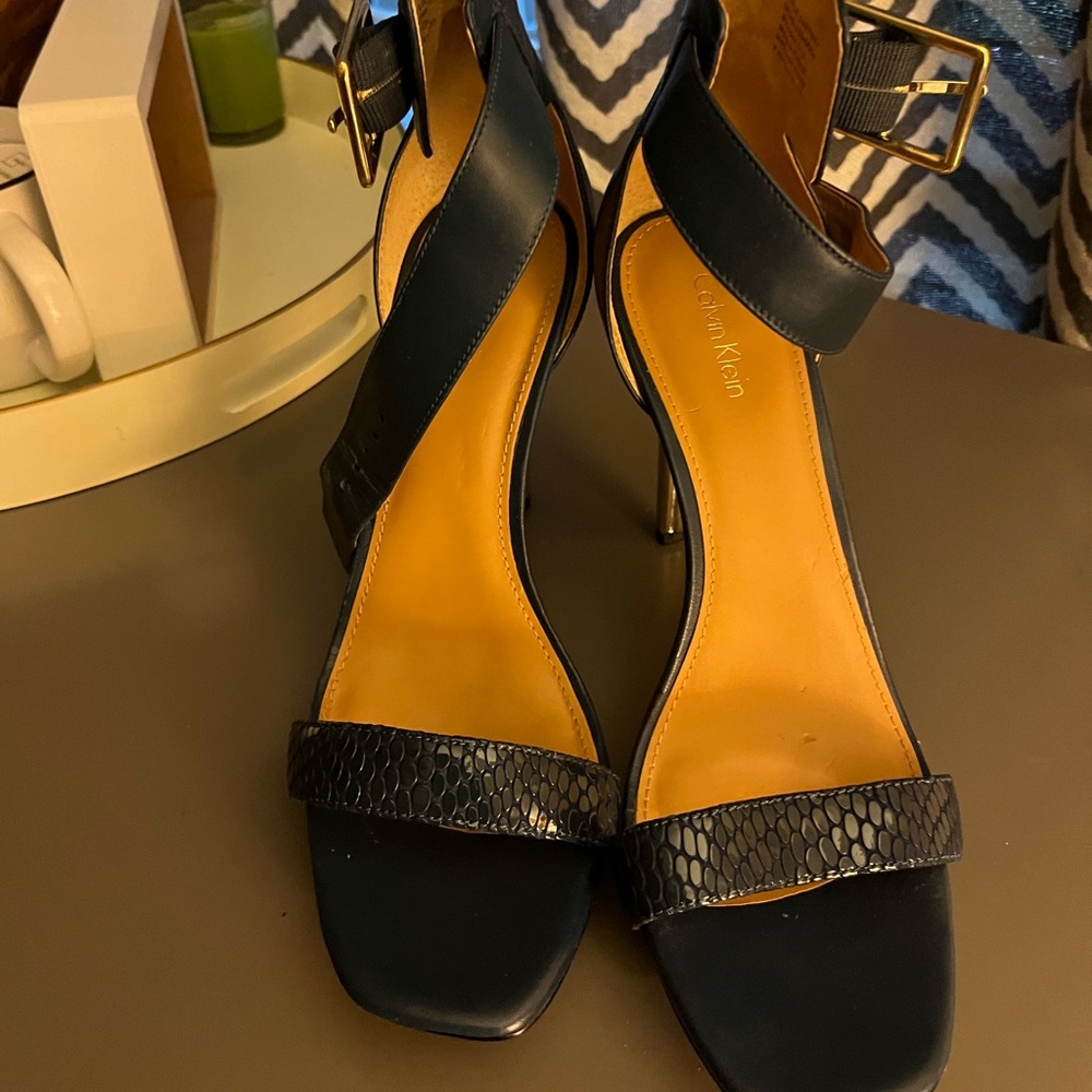 Fire blue platform heels !!